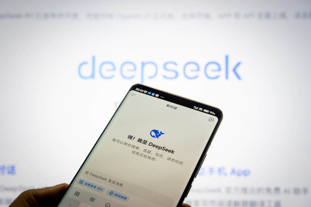 DeepSeek首轮融资完成	，传梁文锋砸200亿“一票独大”